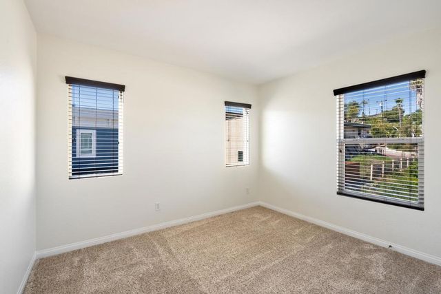 3548 Shoreline Bluff Lane, San Diego, CA 92110