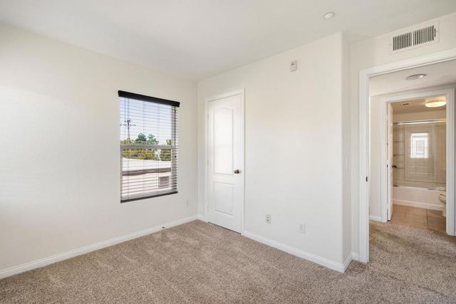 3548 Shoreline Bluff Lane, San Diego, CA 92110