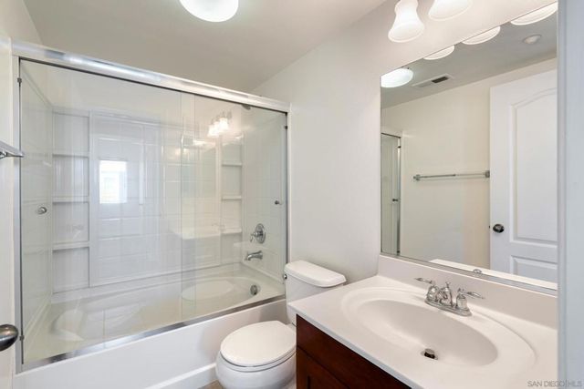 3548 Shoreline Bluff Lane, San Diego, CA 92110