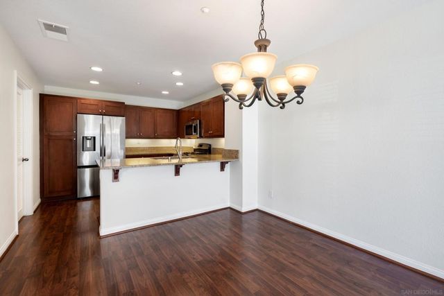 3548 Shoreline Bluff Lane, San Diego, CA 92110