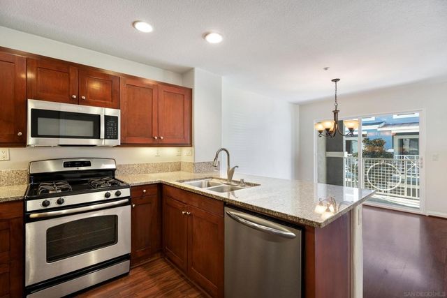 3548 Shoreline Bluff Lane, San Diego, CA 92110