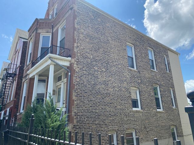 939 W 32nd Street, Chicago, IL 60608