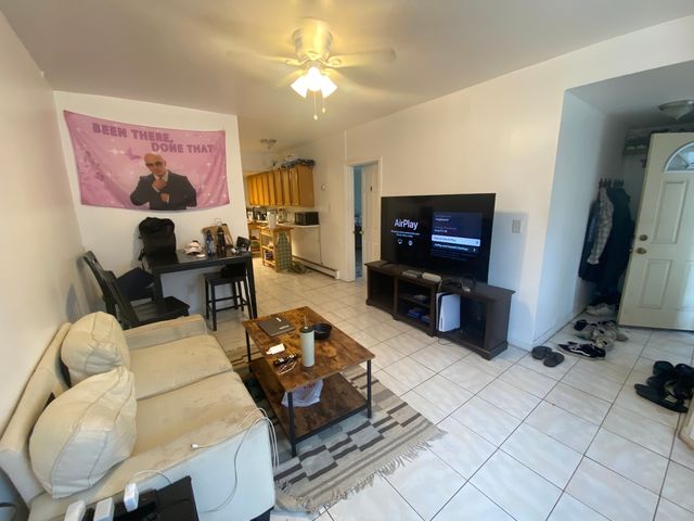 939 W 32nd Street, Chicago, IL 60608