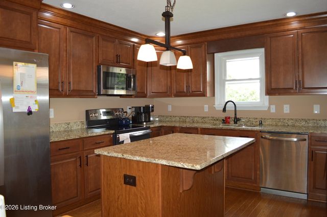 4725 Wooded Oak Cir, Louisville, KY 40245