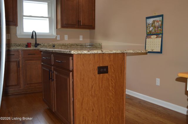 4725 Wooded Oak Cir, Louisville, KY 40245