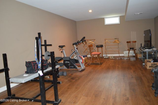 4725 Wooded Oak Cir, Louisville, KY 40245