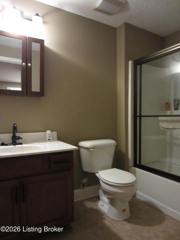 4725 Wooded Oak Cir, Louisville, KY 40245