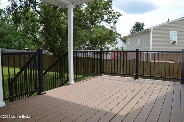 4725 Wooded Oak Cir, Louisville, KY 40245