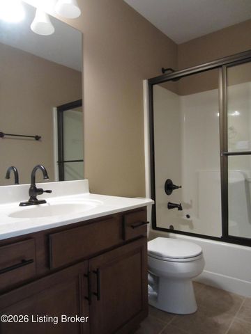 4725 Wooded Oak Cir, Louisville, KY 40245