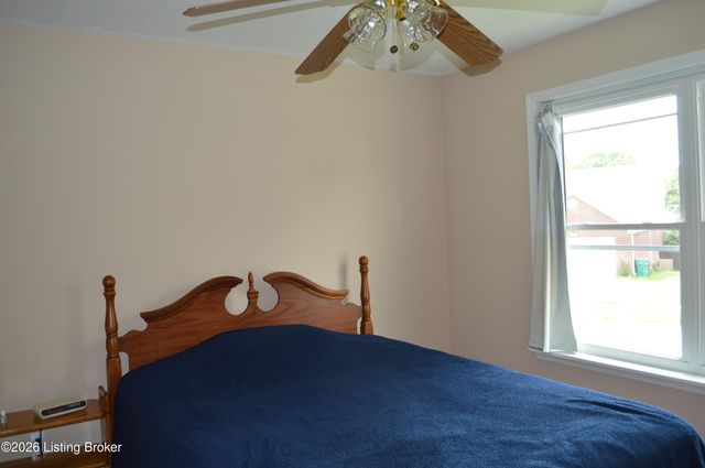 4725 Wooded Oak Cir, Louisville, KY 40245