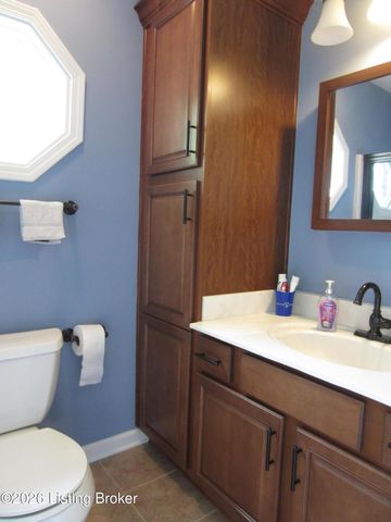 4725 Wooded Oak Cir, Louisville, KY 40245