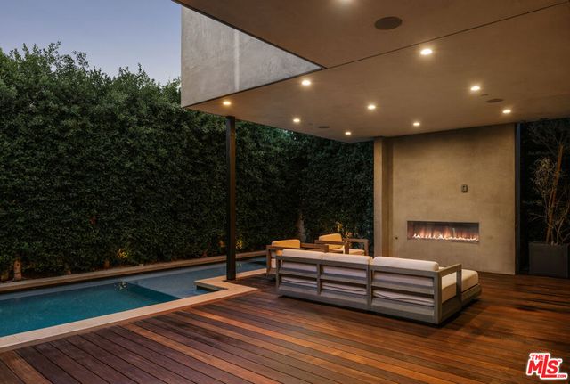 738 N Harper Avenue, Los Angeles, CA 90046