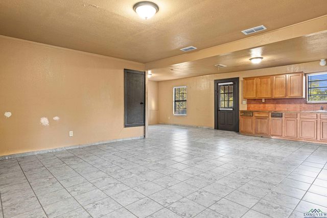 632 Bays Rd, Marshall, TX 75672