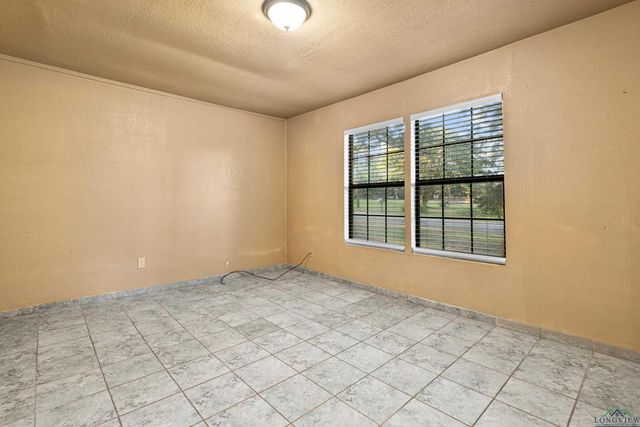 632 Bays Rd, Marshall, TX 75672