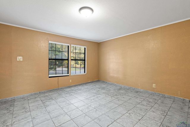 632 Bays Rd, Marshall, TX 75672