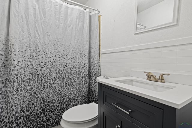 632 Bays Rd, Marshall, TX 75672