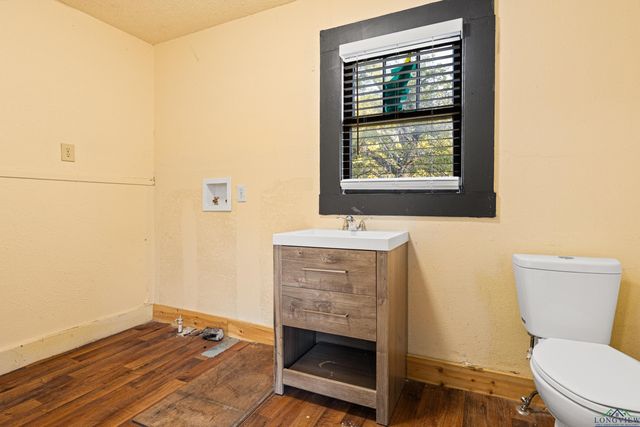 632 Bays Rd, Marshall, TX 75672