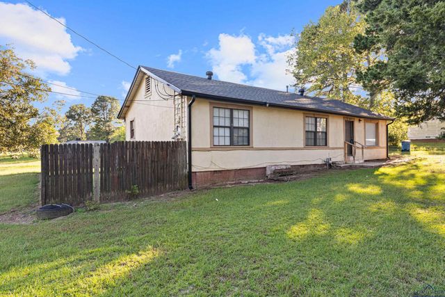 632 Bays Rd, Marshall, TX 75672