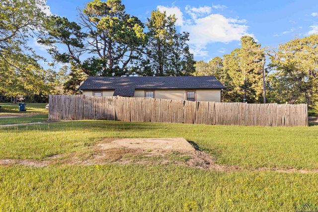 632 Bays Rd, Marshall, TX 75672