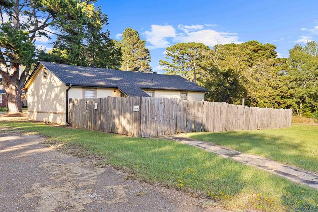 632 Bays Rd, Marshall, TX 75672