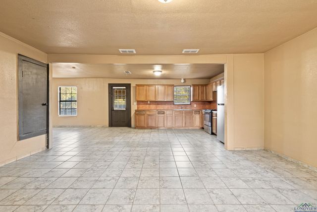 632 Bays Rd, Marshall, TX 75672