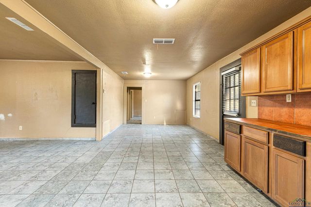 632 Bays Rd, Marshall, TX 75672