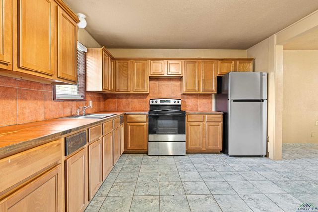 632 Bays Rd, Marshall, TX 75672