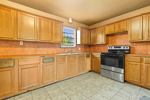 632 Bays Rd, Marshall, TX 75672