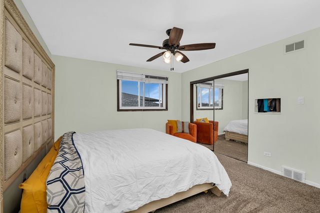 15601 Ridgeland Avenue, Oak Forest, IL 60452