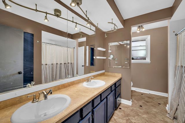 15601 Ridgeland Avenue, Oak Forest, IL 60452