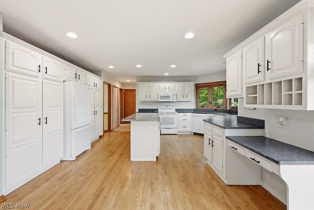2285 Thoroughbred Drive, Wadsworth, OH 44281