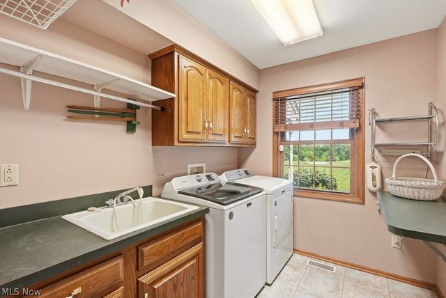 2285 Thoroughbred Drive, Wadsworth, OH 44281