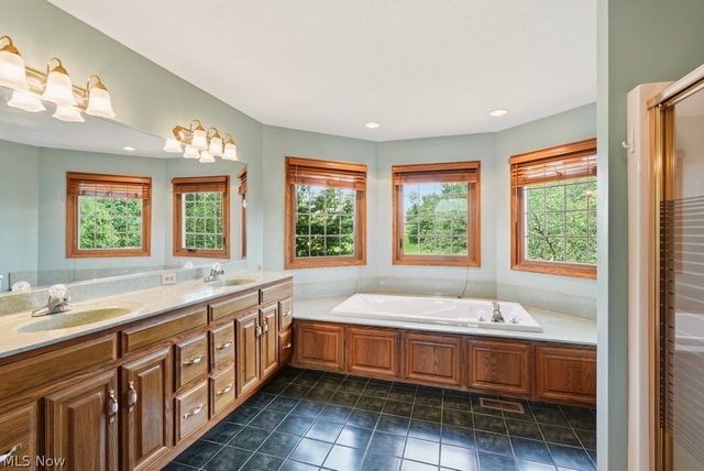 2285 Thoroughbred Drive, Wadsworth, OH 44281