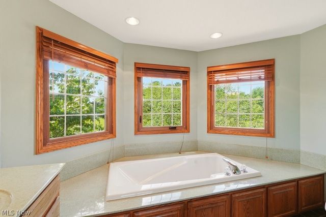 2285 Thoroughbred Drive, Wadsworth, OH 44281