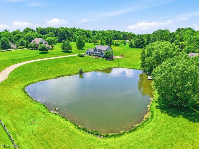 2285 Thoroughbred Drive, Wadsworth, OH 44281