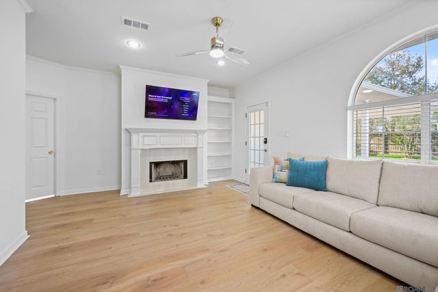 18482 Lake Iris Ave, Baton Rouge, LA 70817