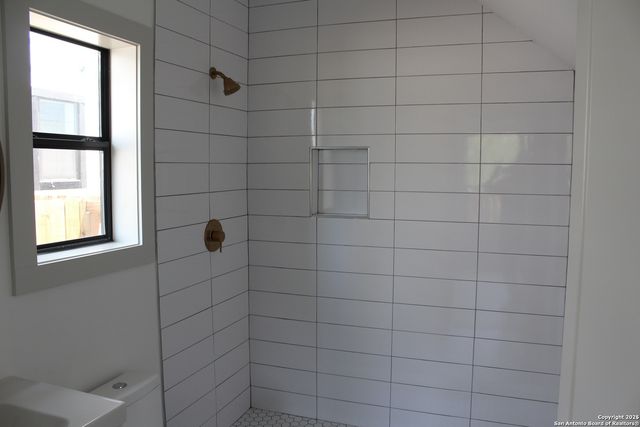 111 Sanders St Unit 101, San Antonio, TX 78203