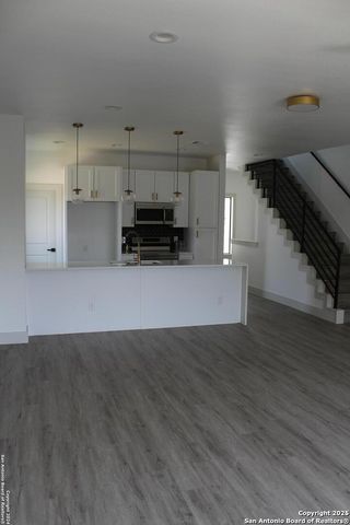 111 Sanders St Unit 101, San Antonio, TX 78203