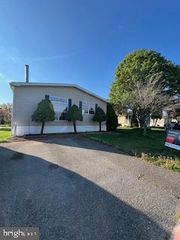 302 FOX POINTE DR #211, Dover, DE 19904