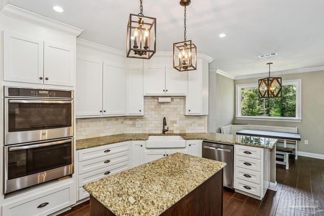 2365 Bison Dr, Pace, FL 32571