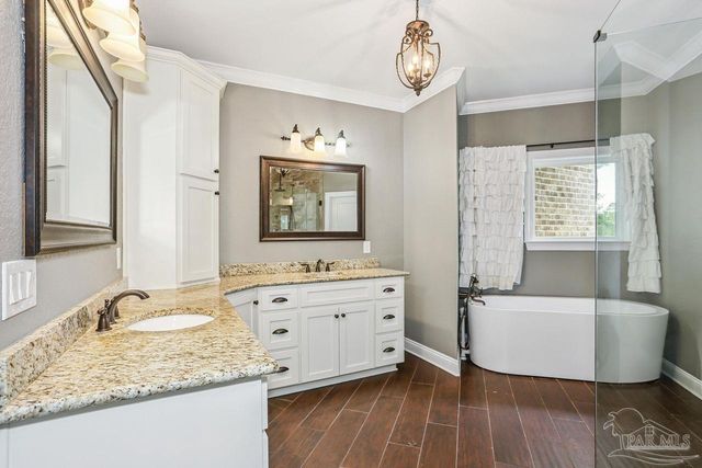 2365 Bison Dr, Pace, FL 32571