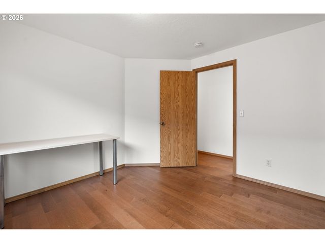 6866 N SEDRO St, Portland, OR 97203