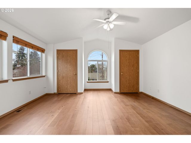 6866 N SEDRO St, Portland, OR 97203