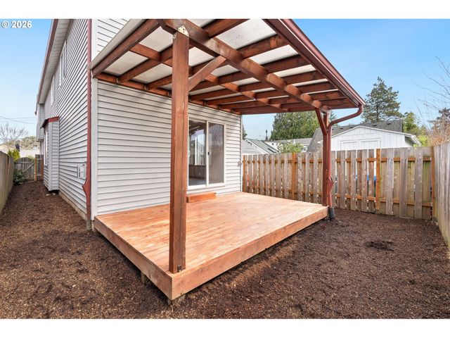 6866 N SEDRO St, Portland, OR 97203