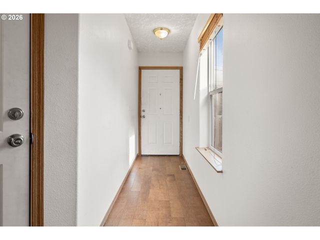 6866 N SEDRO St, Portland, OR 97203