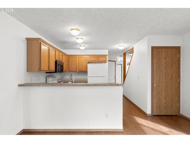 6866 N SEDRO St, Portland, OR 97203