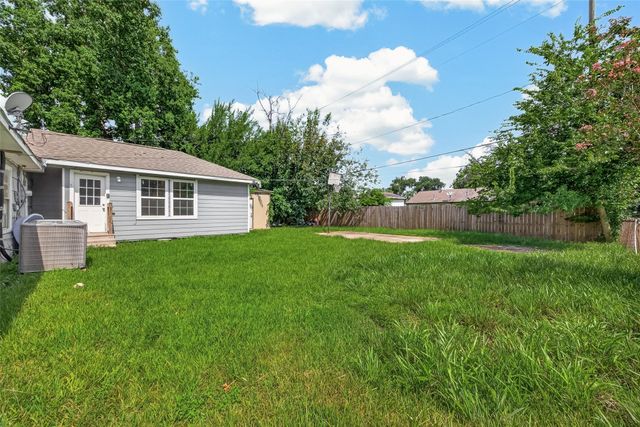 10601 Ambursen Street, Houston, TX 77034