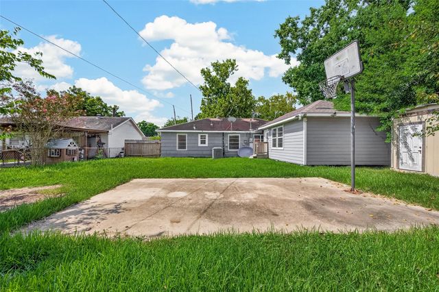 10601 Ambursen Street, Houston, TX 77034