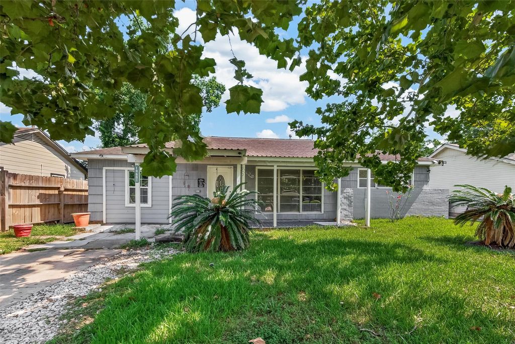 10601 Ambursen Street, Houston, TX 77034