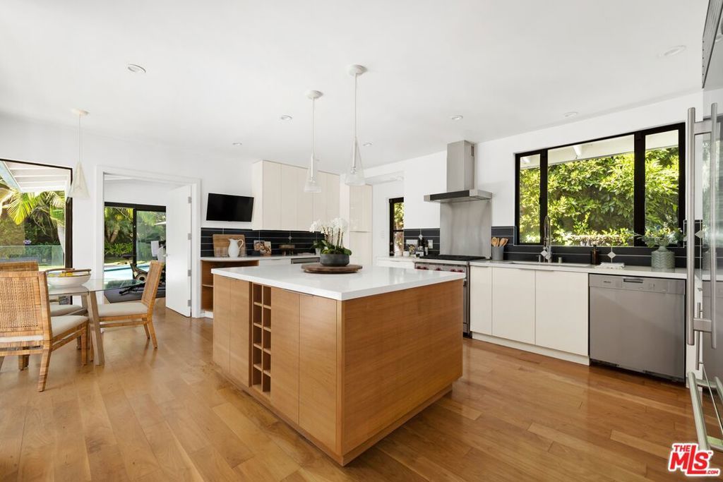 Image 12 of property listing at 2110 Westridge Road, Los Angeles, CA 90049